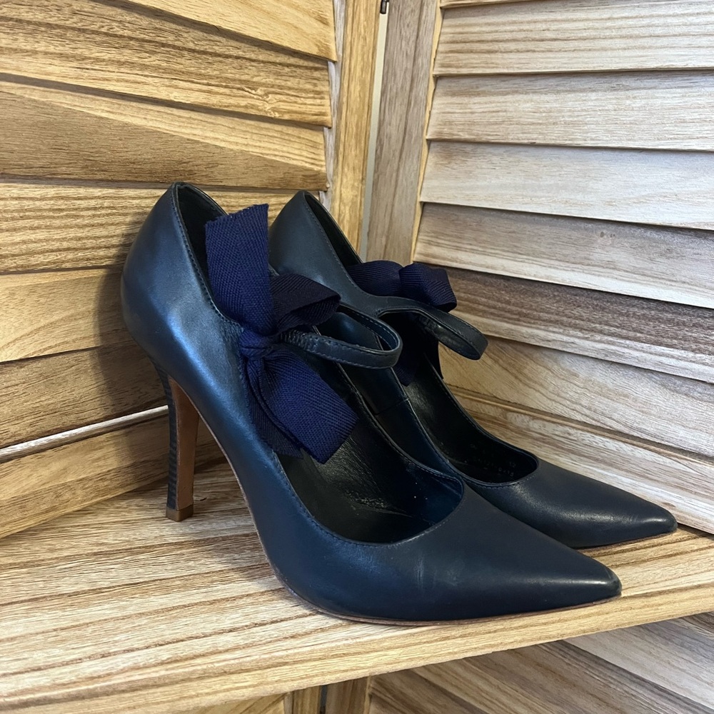 Tory Burch Beverly Navy Heels with Elegant Bow